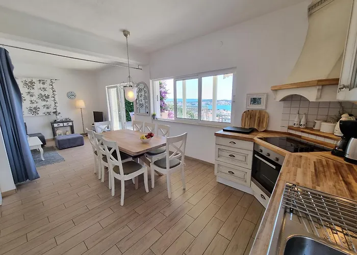 Vila With Heated Pool,