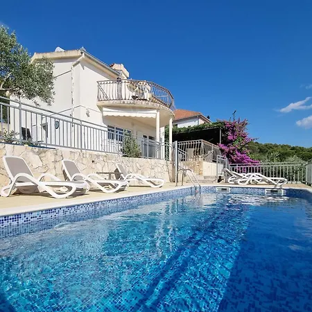 Vila With Heated Pool, *