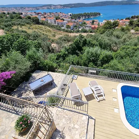 With Heated Pool, Vila