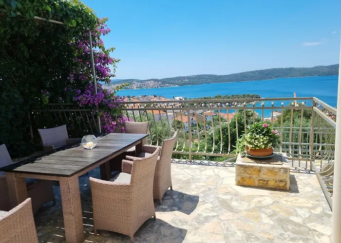 With Heated Pool, Vila Trogir
